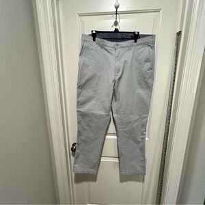 Cremieux size 36x30 Classic Light Gray comfort stretch Men's Chinos pant. Nice